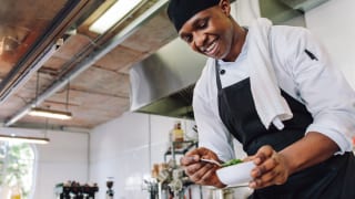 在留資格「特定技能 外食」で働く外国人